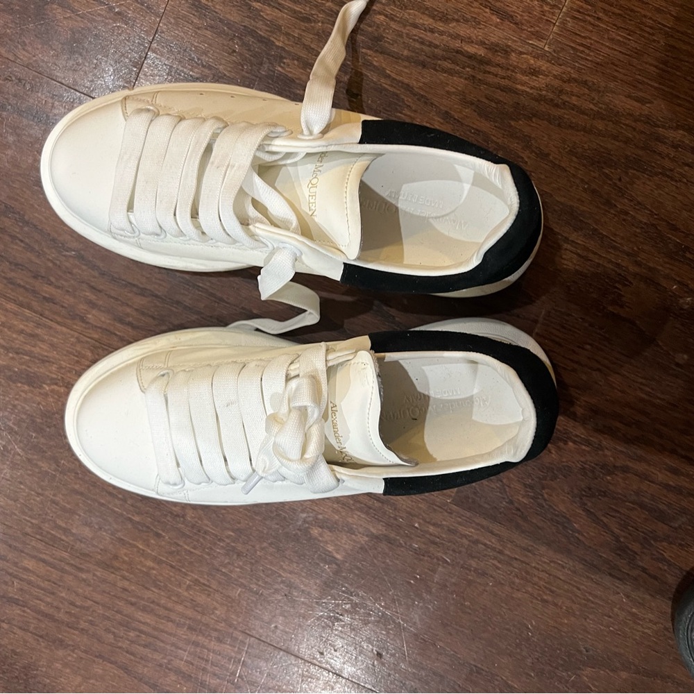 Alexander mcqueen shoes like new barely use